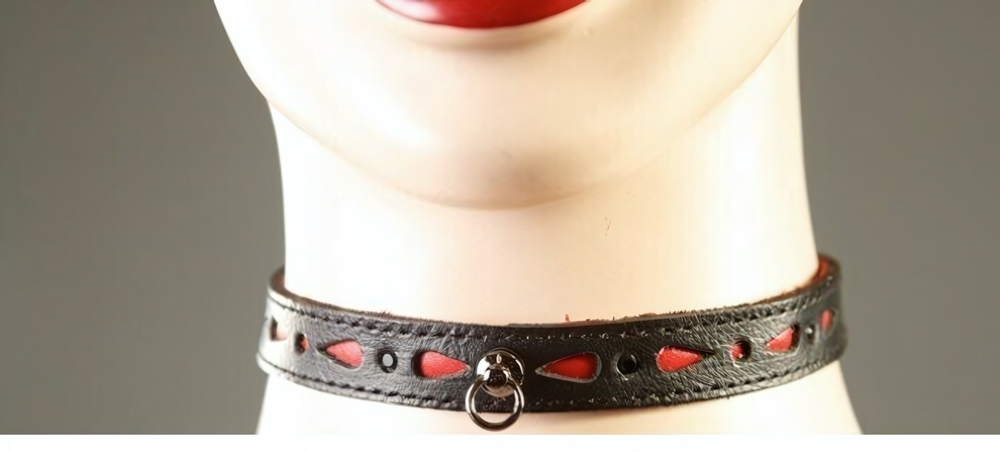 Ошейник ажурный со стразами и колечком (Цвет: черный с красным)