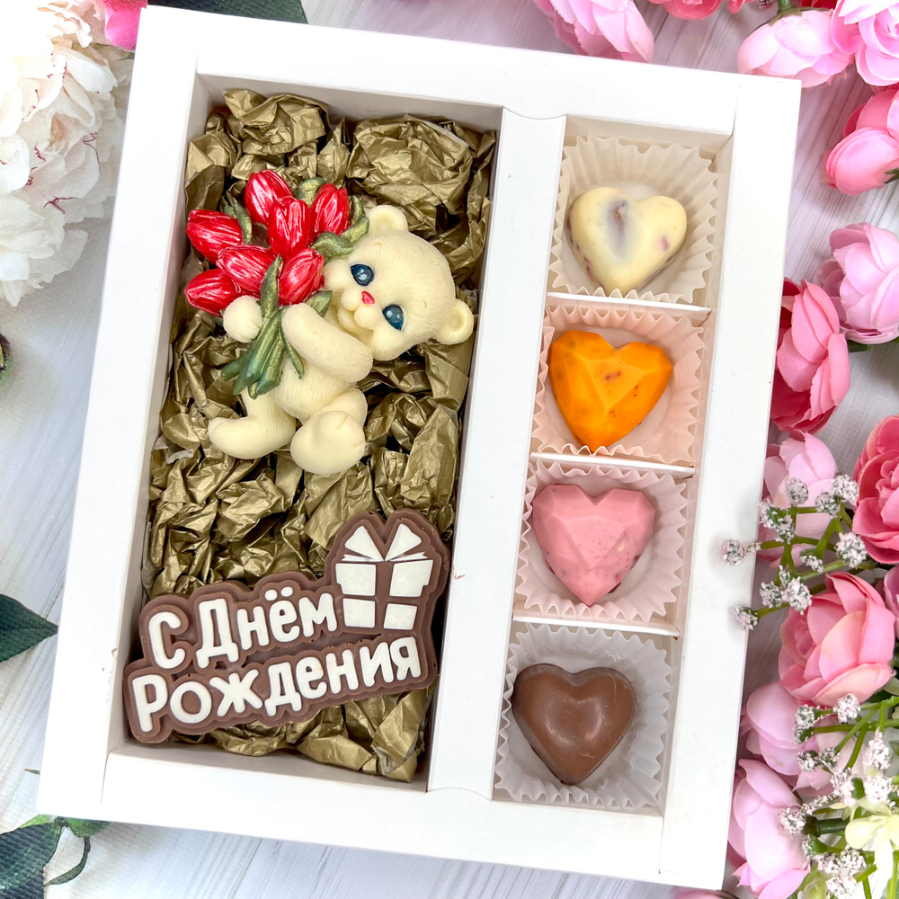 Шоколадный набор "С Днём рождения": Мишка с тюльпанами, шоколадка-надпись и 4 конфеты ручной работы