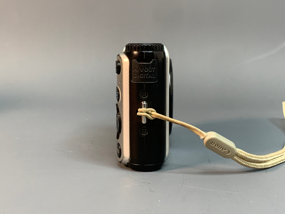 Canon PowerShot A3000 IS, немного вздут аккумулятор