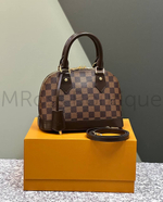 Сумка Alma BB Louis Vuitton из канвы Damier Ebene