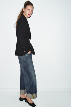 ZARA ПРИТАЛЕННЫЙ БЛЕЙЗЕР С ПОДПЛЕЧНИКАМИ, ЧЕРНЫЙ