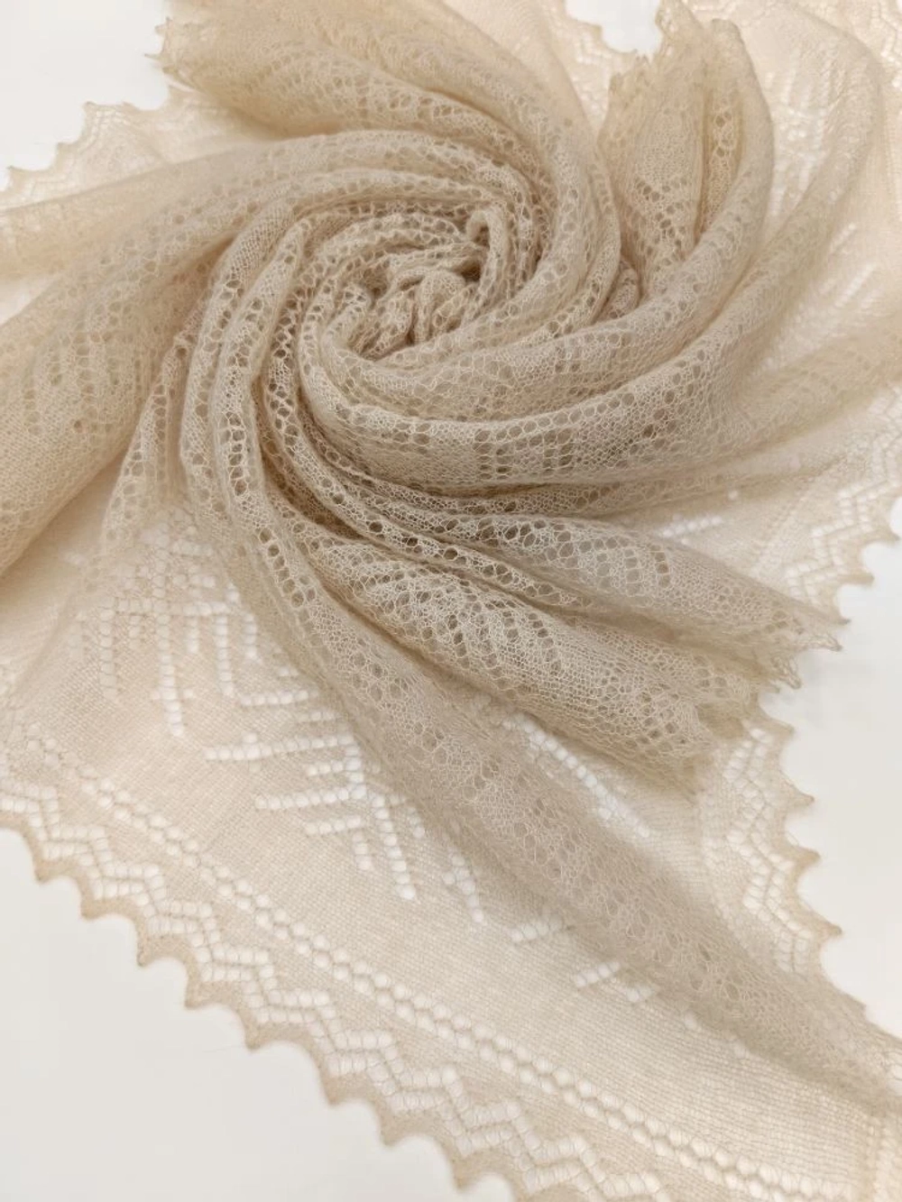 Оренбургский пуховый платок-паутинка А120-31 светло-бежевый