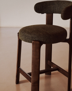 Полубарный стул Granite из зеленой синели и ясеня с отделкой орех 65 см