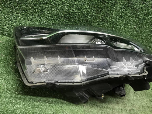Битая Фара левая Lada Vesta (2015-2022) галоген