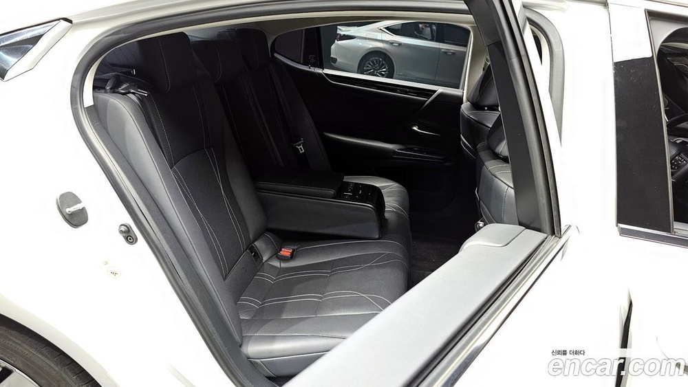 Lexus ES300h 7 Generation Luxury Plus (02.2020)