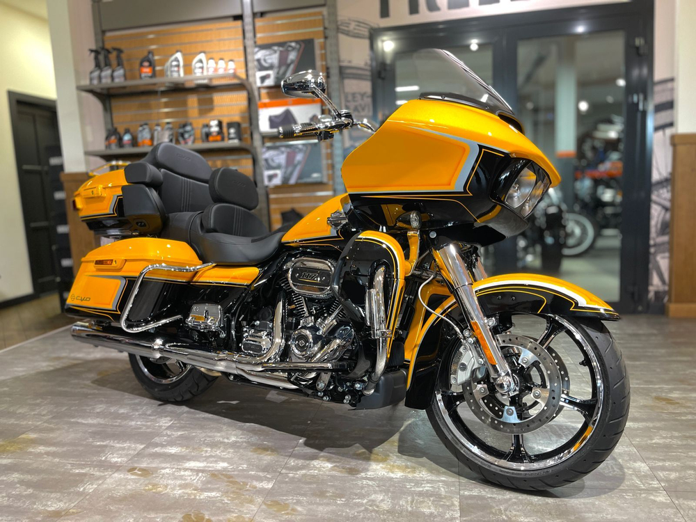 Harley-Davidson CVO Road Glide Limited (Hightail Yellow Pearl)
