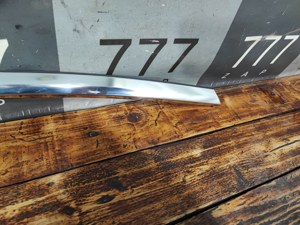 Молдинг двери передней левой Voyah Dream 21-нв Б/У Оригинал H56A6107045AA