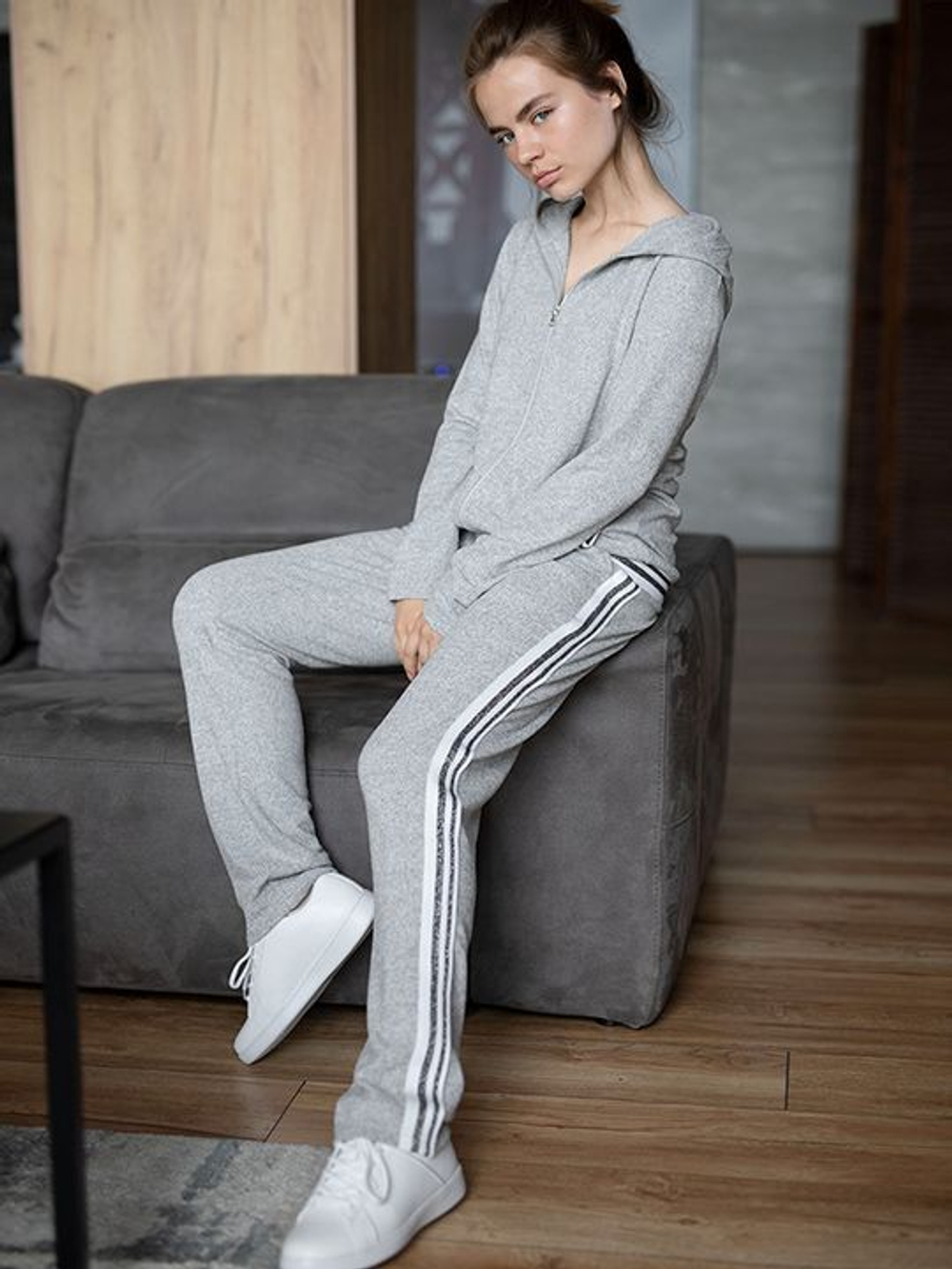 Женская кофта–худи на молнии