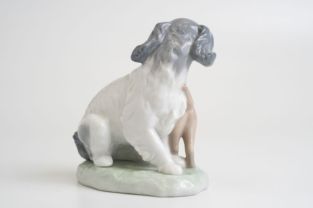Фарфоровая статуэтка Lladro «Гармония собаки и кошки» (Dog and Cat in Harmony)