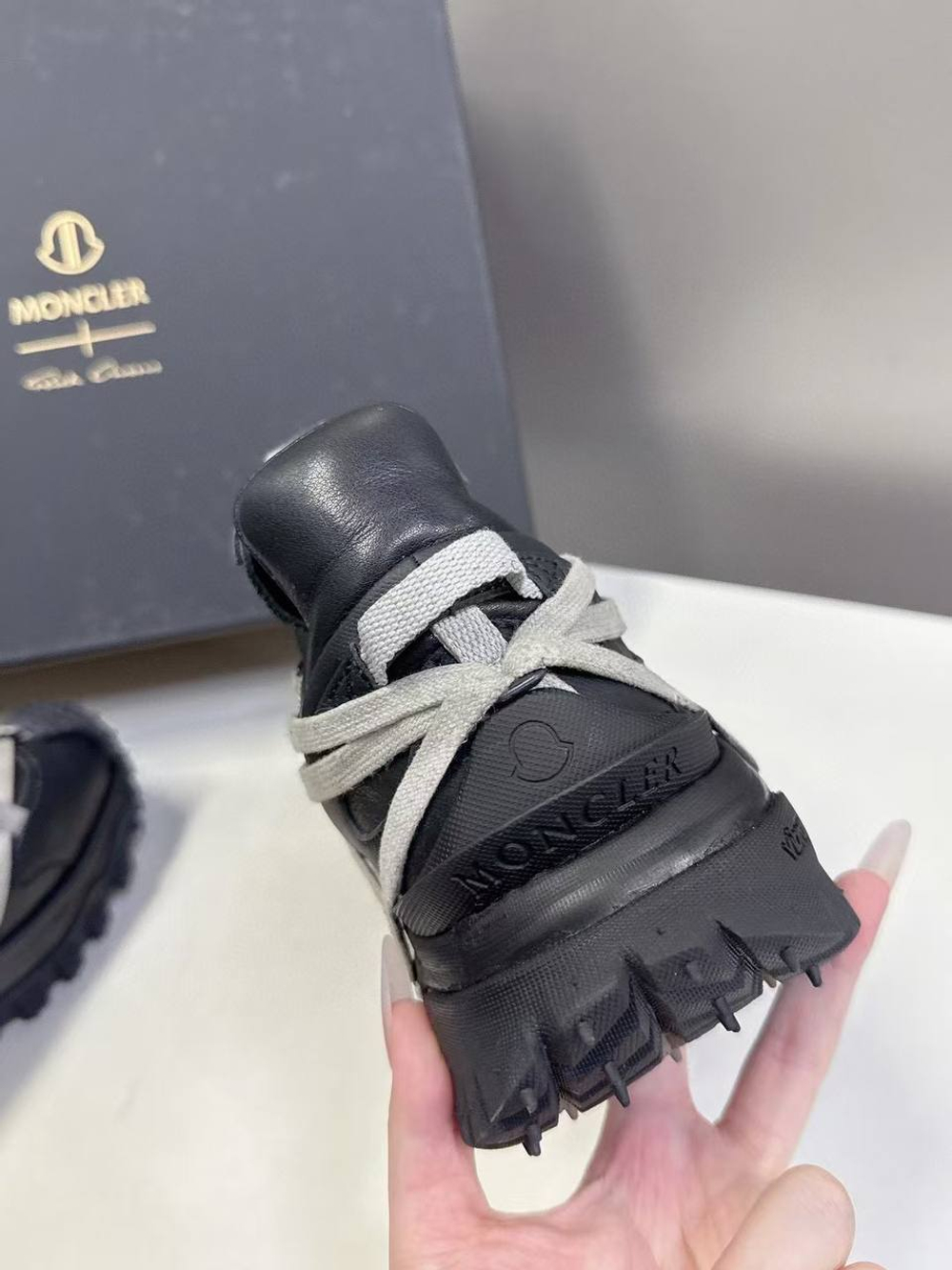 Кроссовки Moncler
