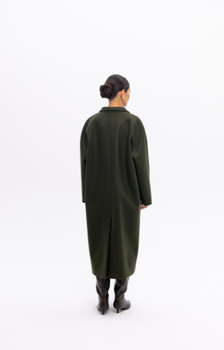 Темно-зеленое двубортное пальто