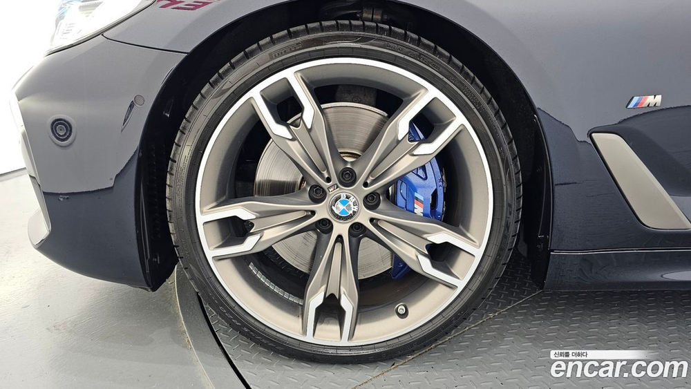 BMW 5 Series (G30) M550i xDrive (04.2022)