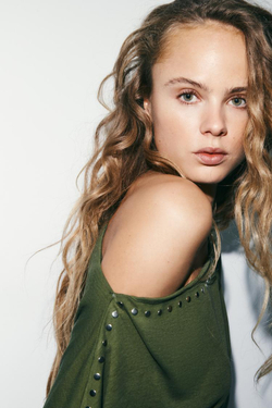 ZARA ФУТБОЛКА С ДЛИННЫМИ РУКАВАМИ И ЗАКЛЕПКАМИ, ЗЕЛЕНЫЙ МЕЛАНЖ