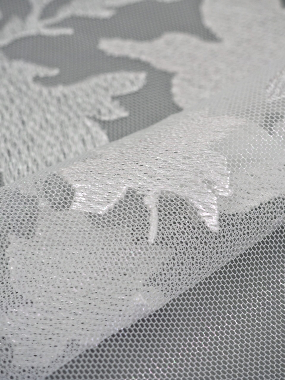 Вышивка на сетке белая с голографическим напылением ширина 21 см ОТРЕЗЫ