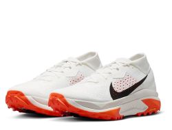 Мужские беговые кроссовки Nike ACG Zegama Trail M бело-оранжевые