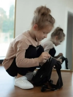 Костюм для девочки бежевый в школу