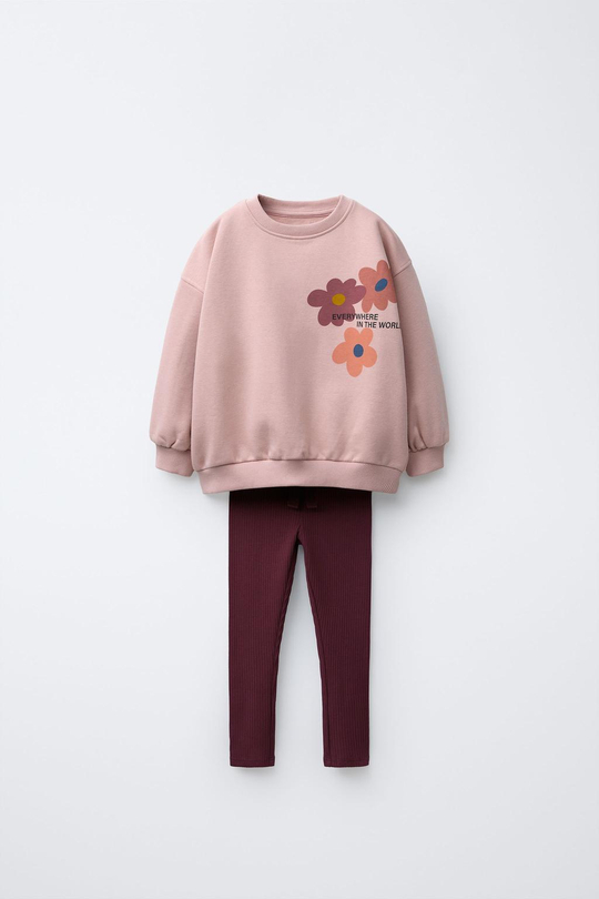 ZARA КОМПЛЕКТ ИЗ ТОЛСТОВКИ И ЛЕГГИНСОВ С ПРИНТОМ, ЛИНЯЛЫЙ РОЗОВЫЙ