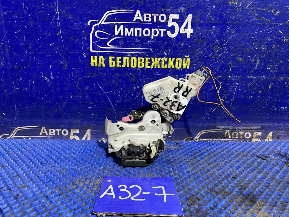 Замок двери задней правой NISSAN CEFIRO 1995