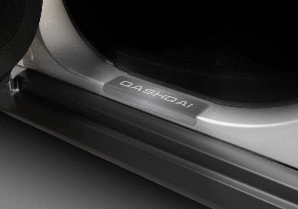 Накладки на пороги AutoMax для Nissan Qashqai II поколение Европа 2014-2015/Qashqai II поколение рестайлинг 2019-н.в., нерж. сталь, с надписью, 4 шт., AMNIQAS01