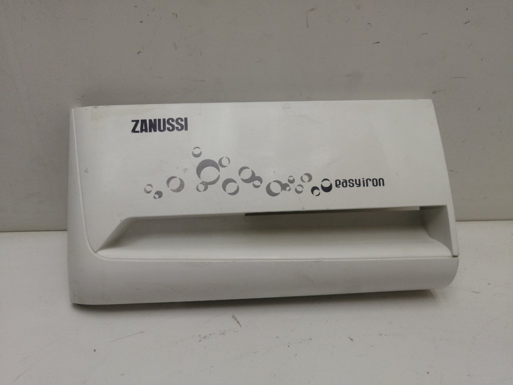 ZWS687 кт94 Крышка дозатора порошка для стиральной машины Zanussi 135012400 б/у