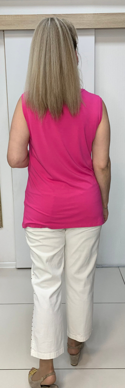 Яркая футболка-майка с  принтом из прозрачных камушков