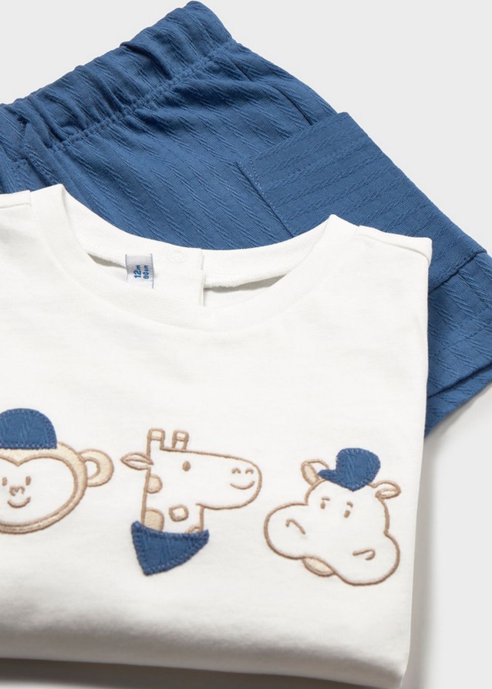 футболка с шортами