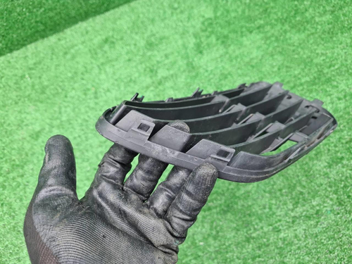 Решетка переднего бампера правая BMW X1 F48 15-19