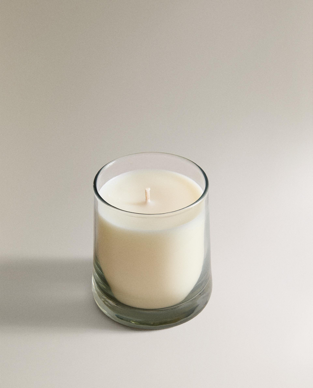 Zara Home Свеча ароматическая clat de Lys 180 г, растительный воск, аромат цветочный, Розовый