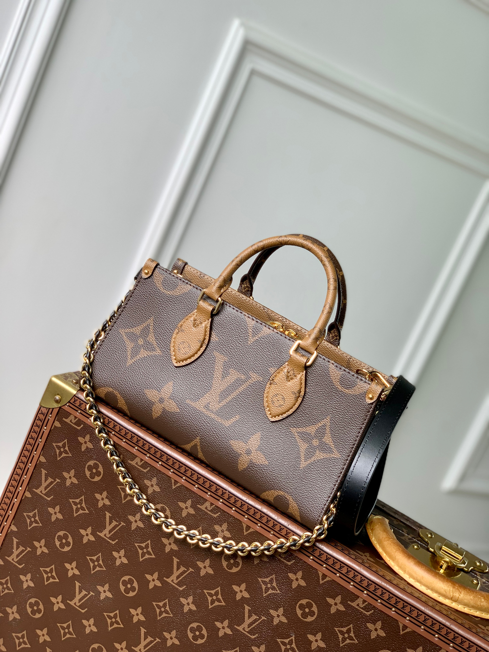 Louis Vuitton OnTheGo East West Chain