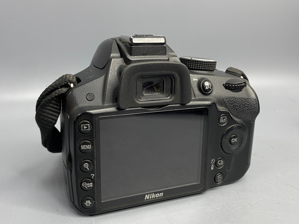 Nikon D3200 kit 18-55mm 11.000 кадров