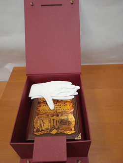 Книга подарочная в коже "Настольная книга руководителя"