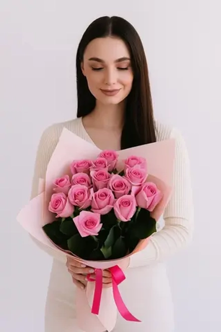 Букет из розовых роз "Revival"