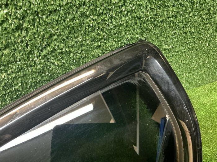 Форточка задняя левая VW Touareg 3 (2018-н.в.)