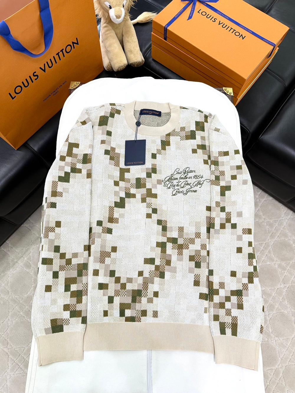 Louis Vuitton Sweatshirt