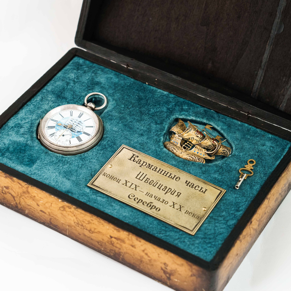 Карманные серебряные часы с парусником