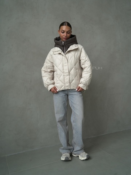 Бежево-шоколадная куртка с манишкой