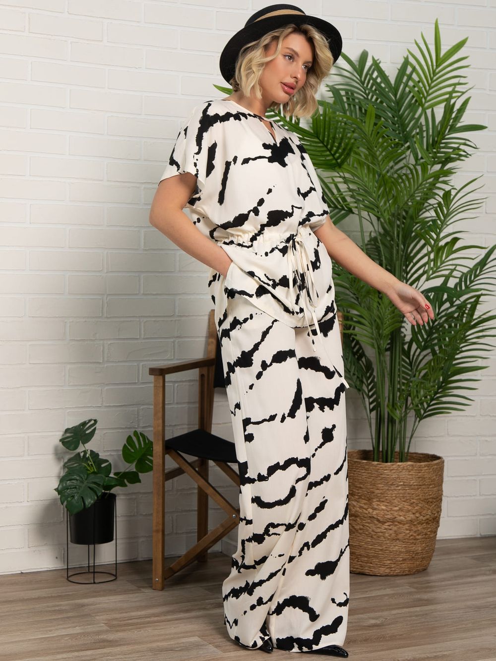 Костюм Аксиома успеха (черно-белый) К15893-5М LT Collection