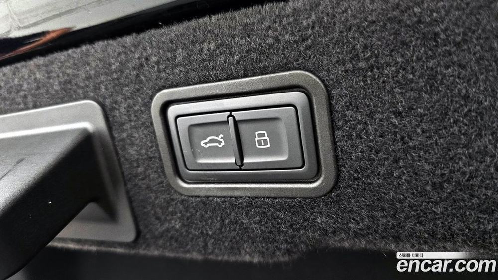 Audi A8 (D5) 55 TFSI Quattro LWB (12.2021)