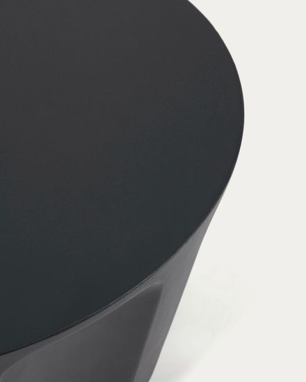 Круглый журнальный столик Vilandra из бетона для улицы La Forma Испания