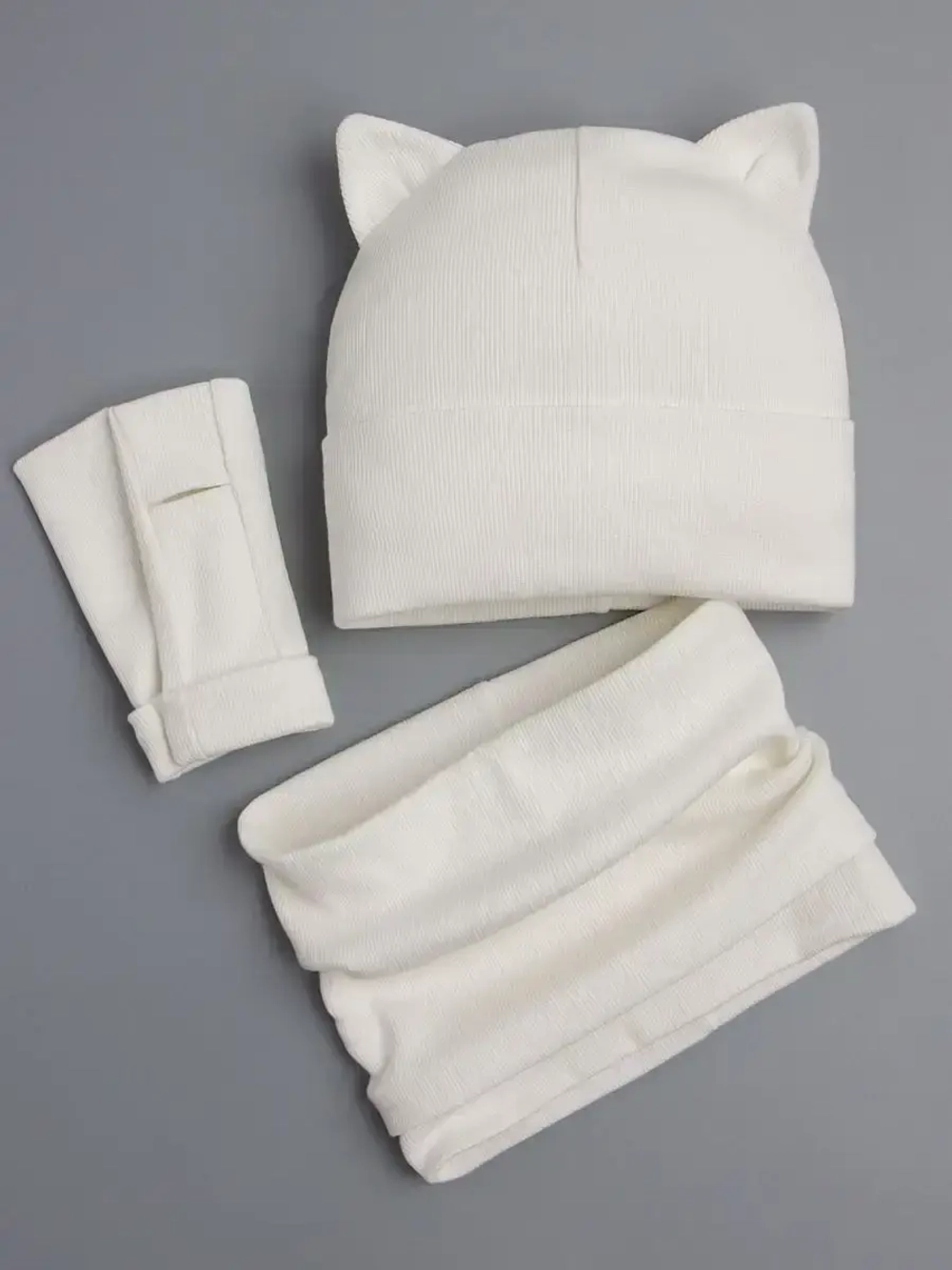 Шапка для девочки осенняя с митенками и снудом