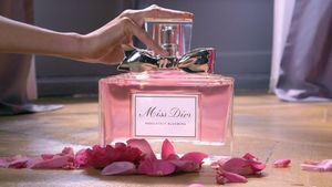 Christian Dior Miss Dior Absolutely Blooming Eau De Parfum