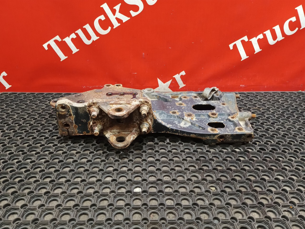 Кронштейн рессоры передней левый