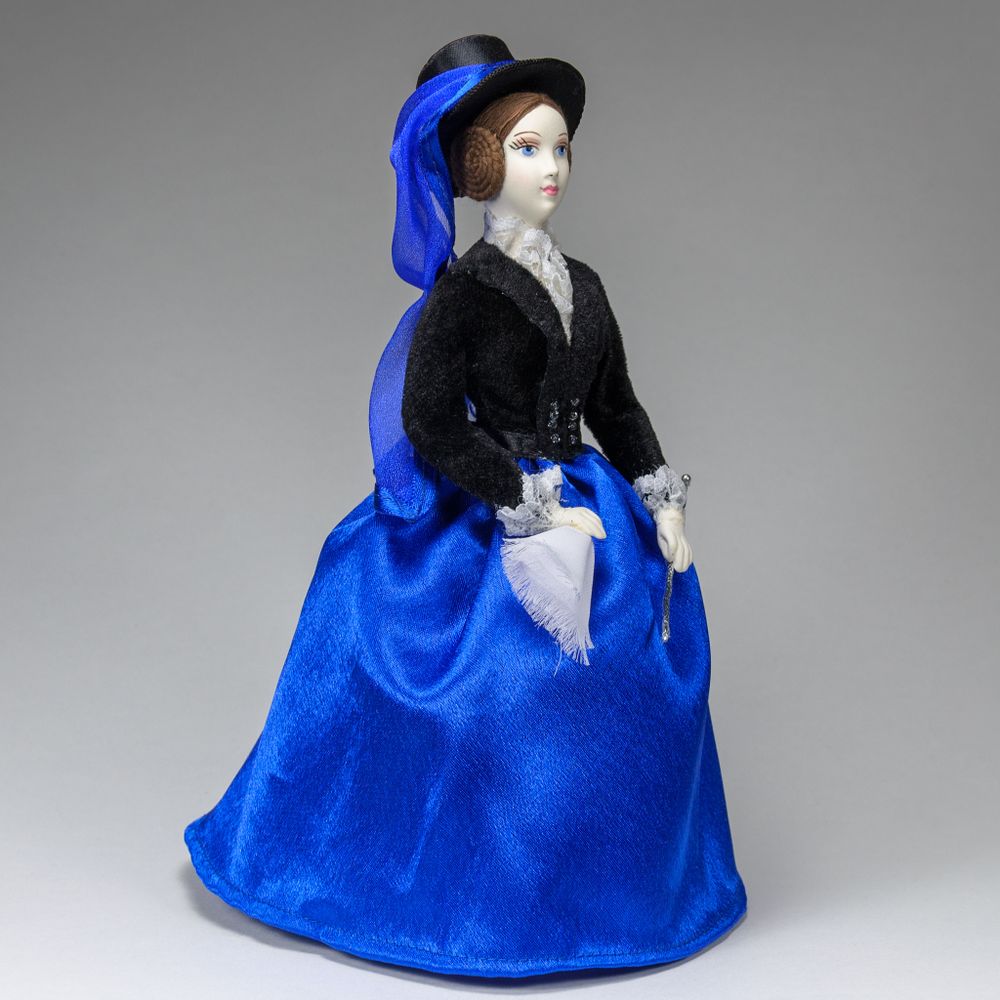 Сувенирная кукла в голубой амазонке