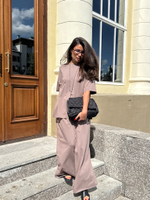 Костюм с обьемной футболкой в цвете мокко