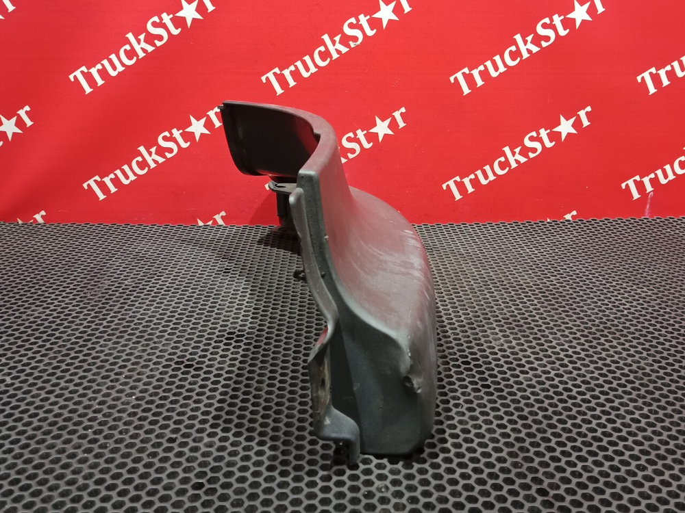 Накладка фары левой