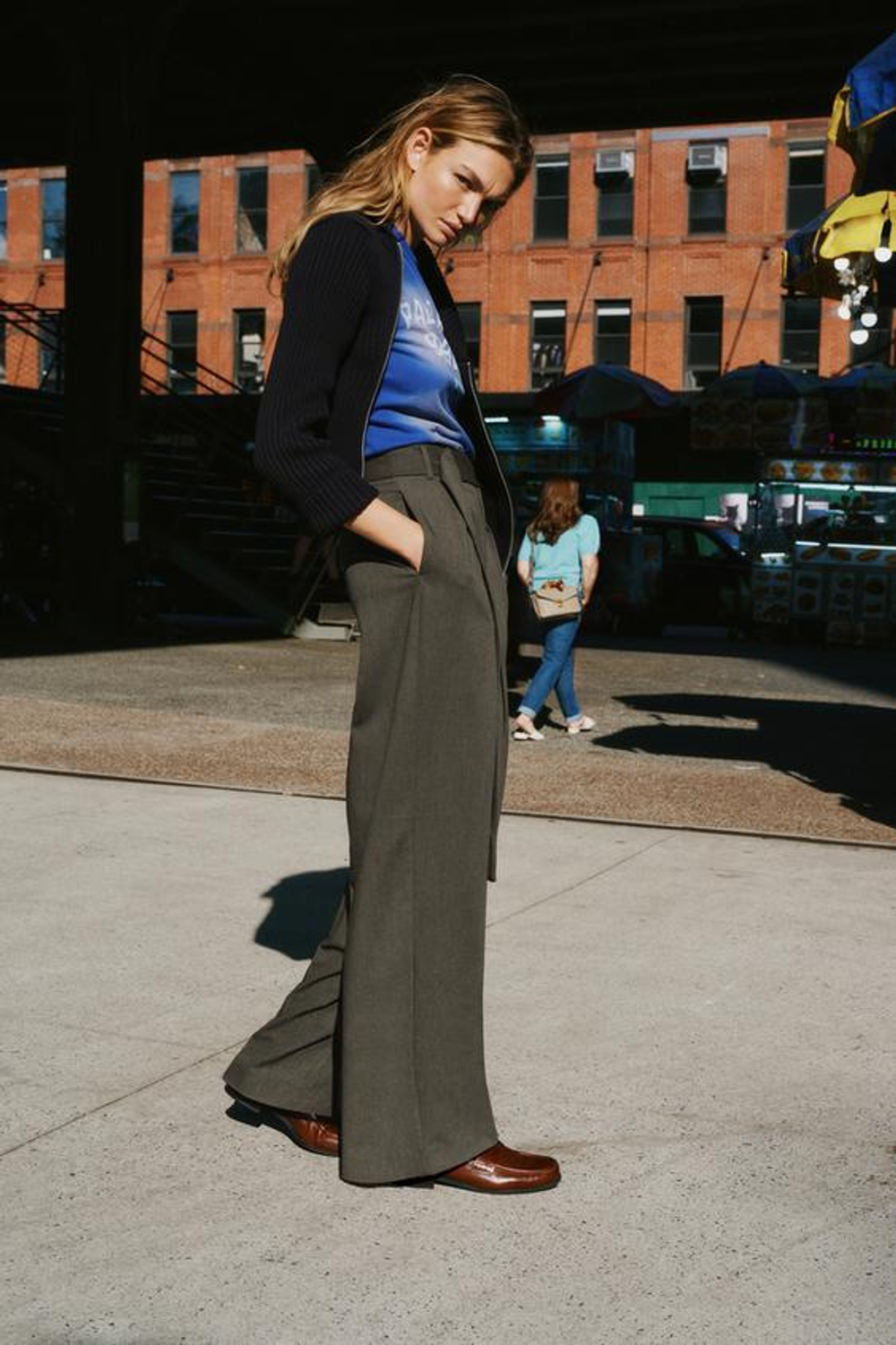 ZARA БРЮКИ СО СКЛАДКАМИ И РЕМНЕМ, ХАКИ МЕЛАНЖ