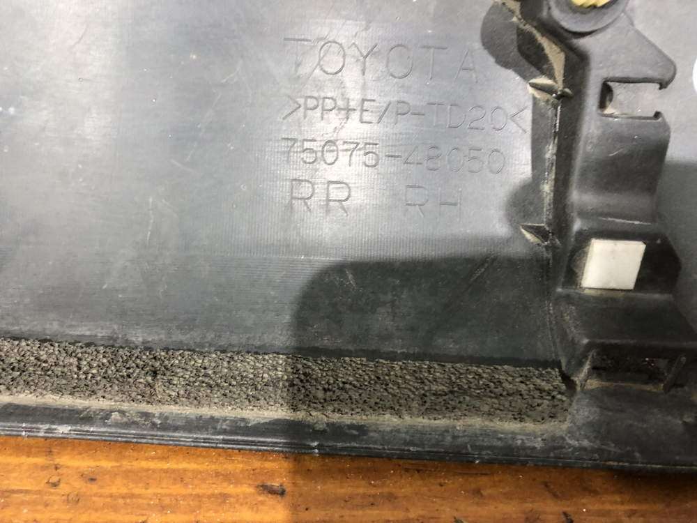 Накладка двери задней правой Toyota RX 3 09-15 Б/У Оригинал 7507548050