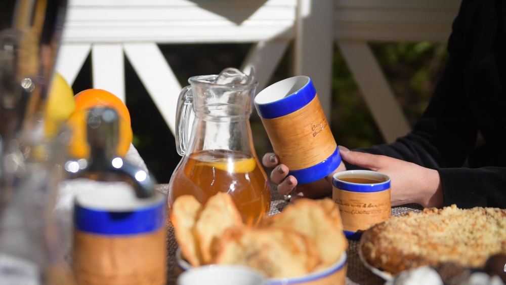 Кружка большая фарфоровая без ручки c берестой и с цитатами Лермонтова. Lermontov forever.