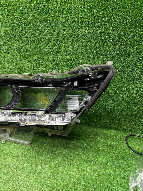 Стекло фары правое Toyota Land Cruiser Prado 150 (2017-н.в.)