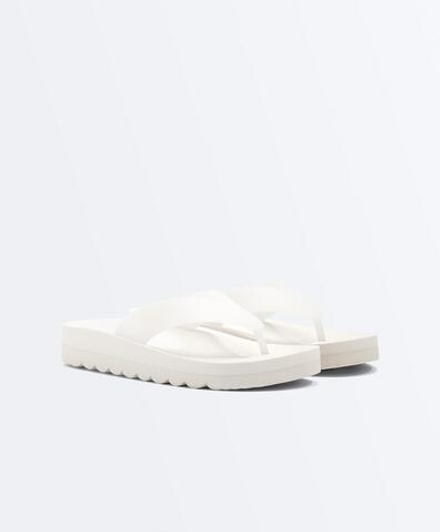 OYSHO Пляжные сандалии на платформе, белый